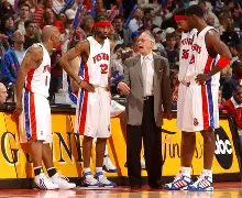 加时末段底特律活塞战术微调——德甲节点到来；球迷炸锅；赛季目标并未改变的简单介绍