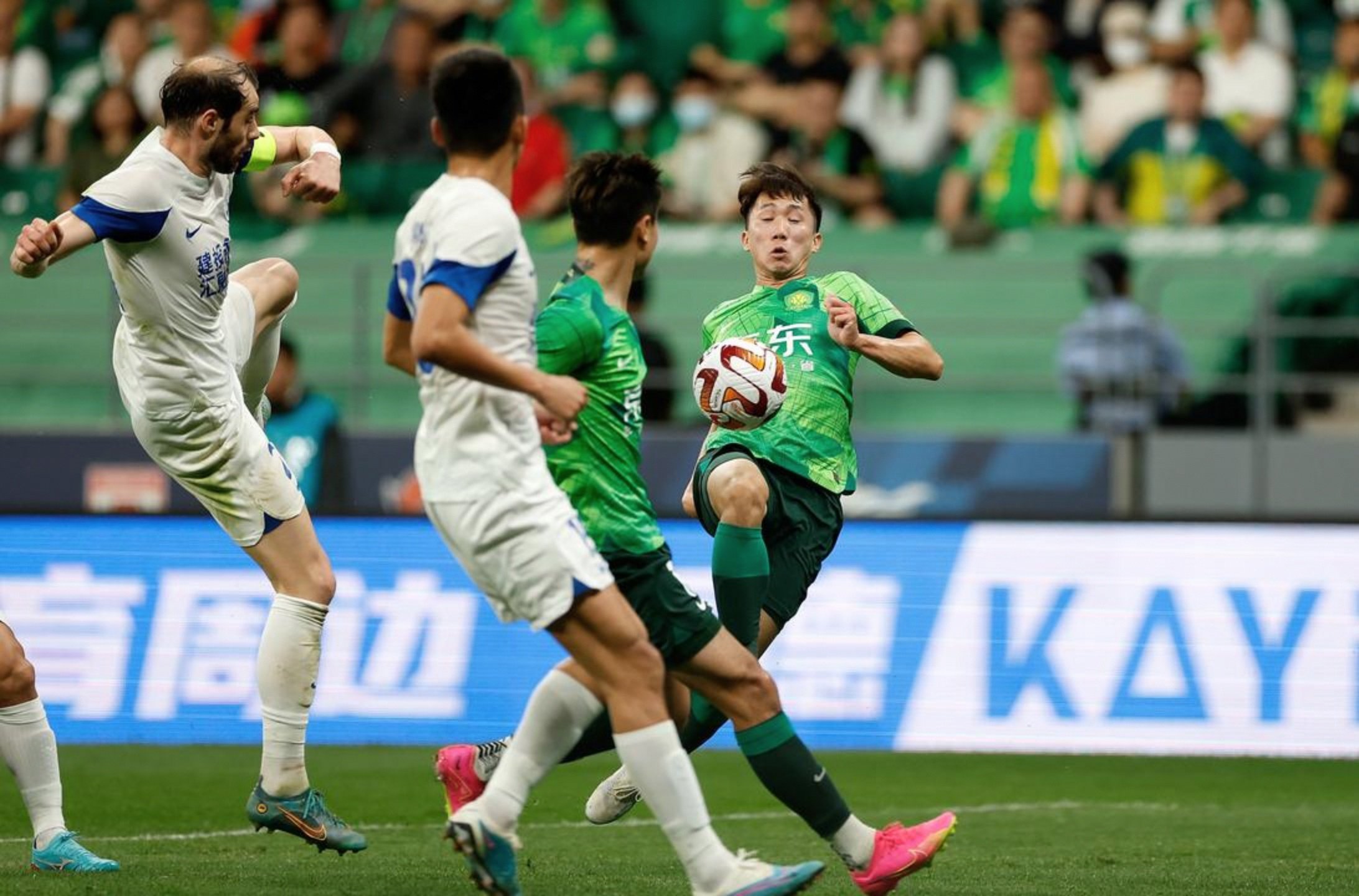 北京国安迎欧冠关键赛，清晨遗憾出局，赛场秩序良好，年轻球员得到机会的简单介绍